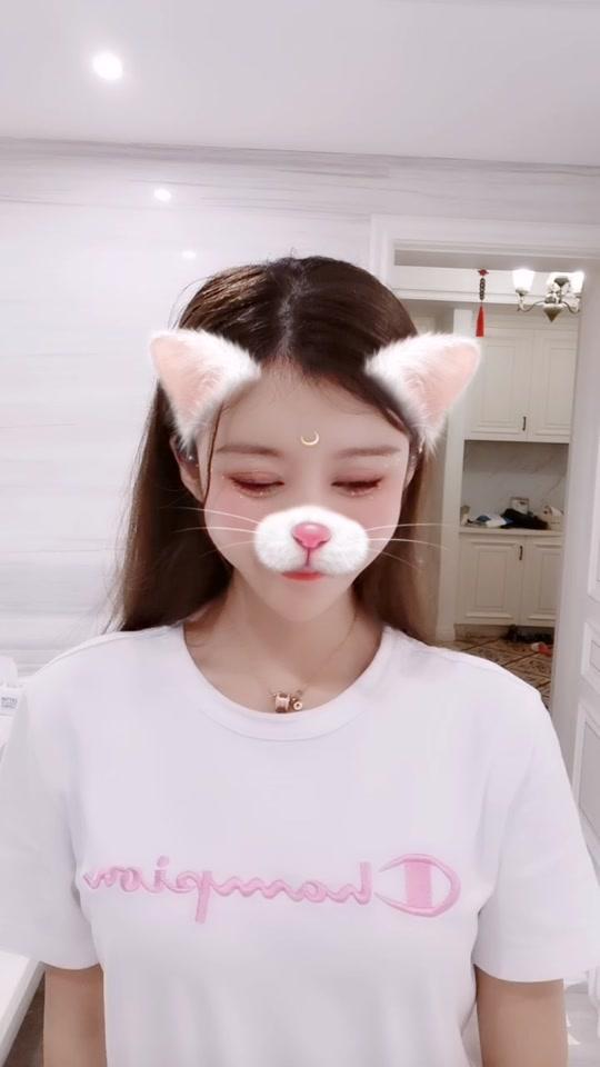 草莓小姐姐?短视频数据详情——小葫芦数据